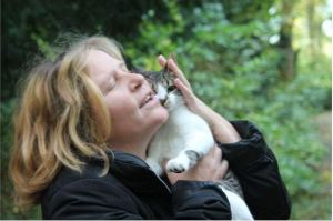 Ne krahet e pronares se tij