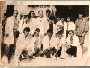 profesor-caci-mes-nje-grupi-studentash3